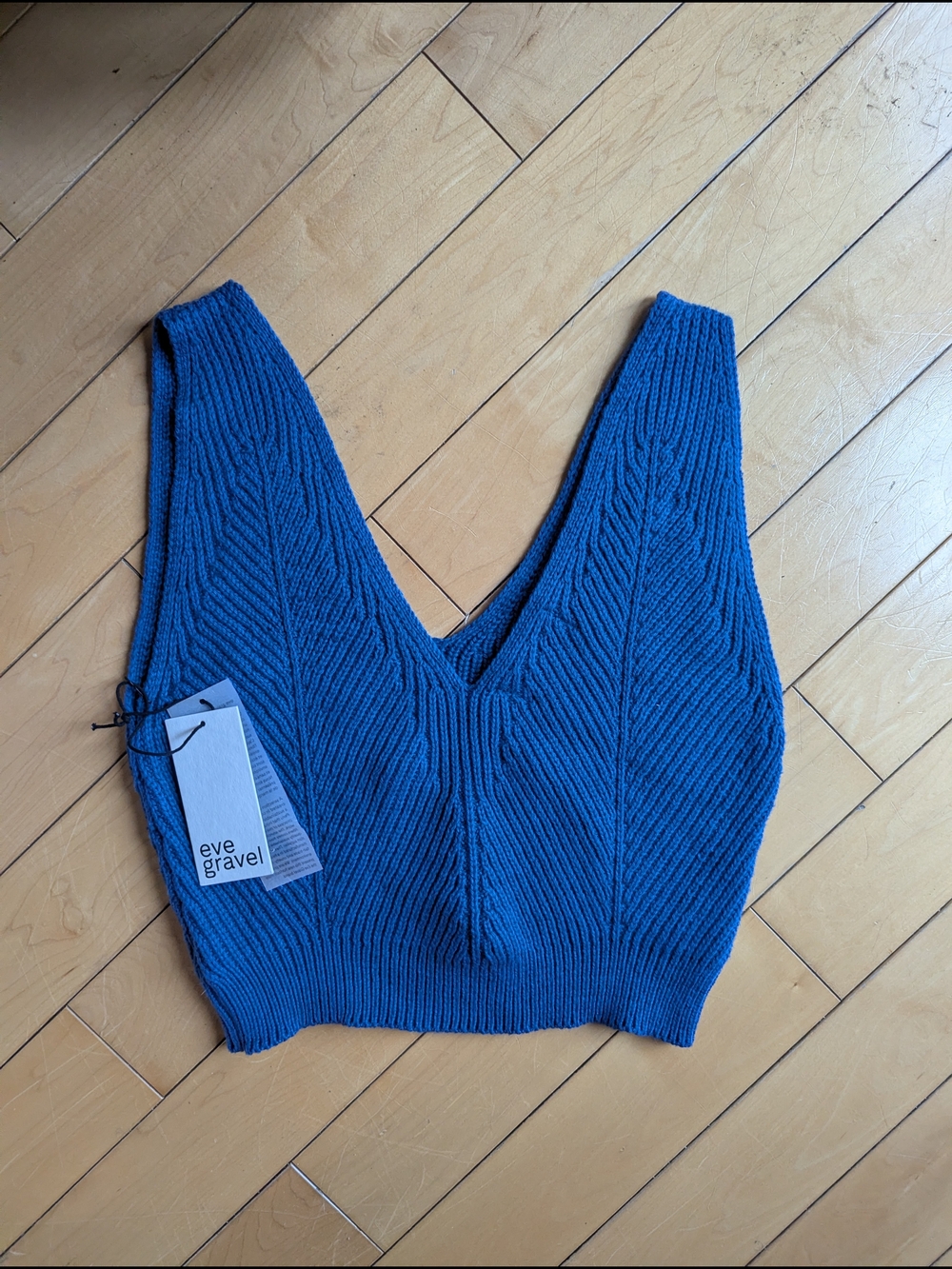 NWT Eve Gravel Blue Knit V-Neck Crop Tank